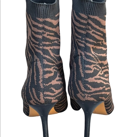 Vince Camuto women boots|  Animal Print | Color: Black /brown | Size: 8M (38.5) - Picture 4 of 13